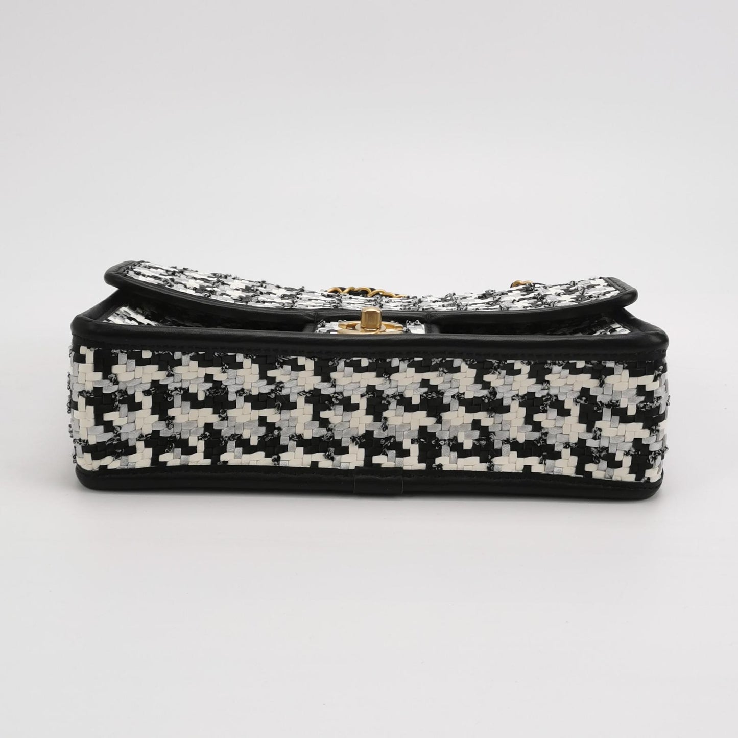 Classic Flap Seasonal limited Edition Medium Lambskin CC turn-lock