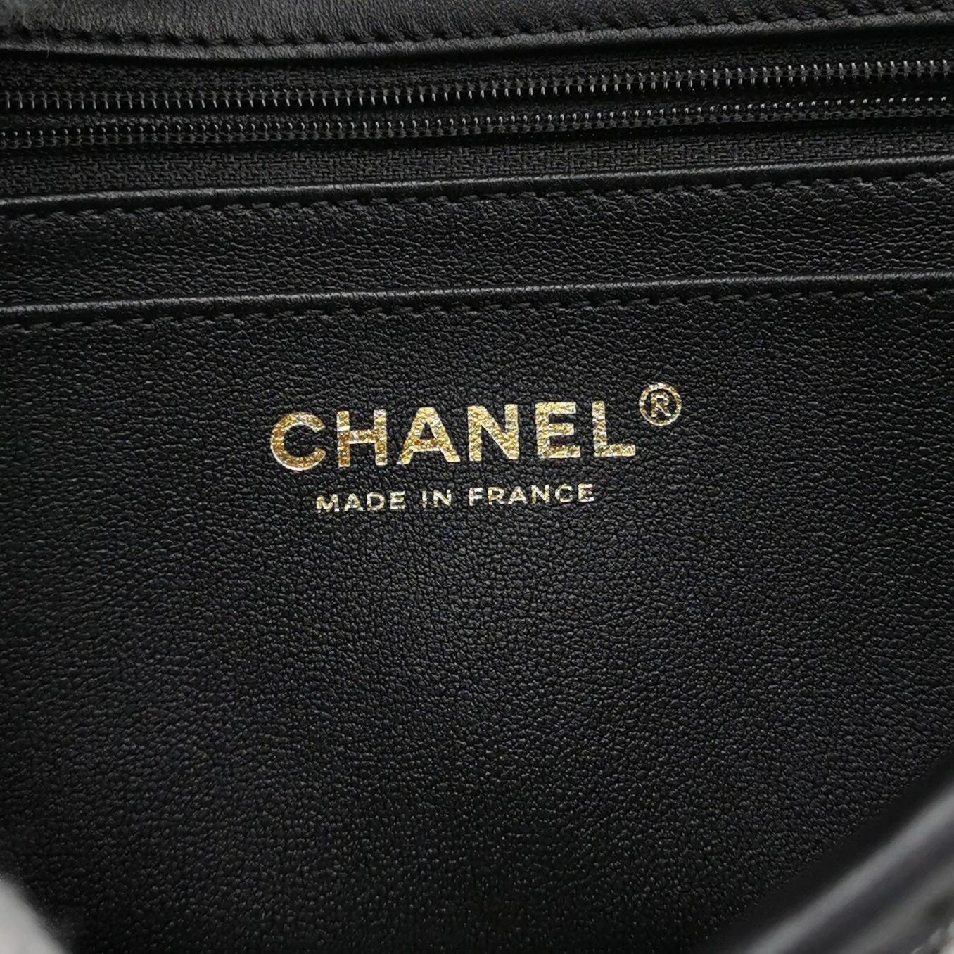 Classic Flap Seasonal limited Edition Medium Lambskin CC turn-lock
