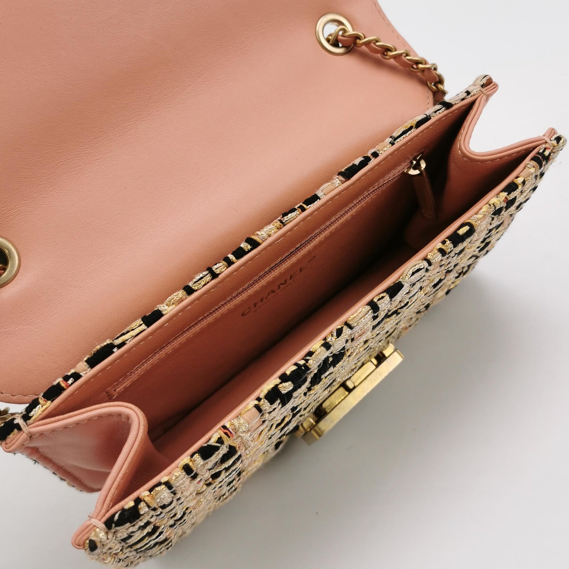 Classic Flap Seasonal limited Edition Small Lambskin CC turn-lock