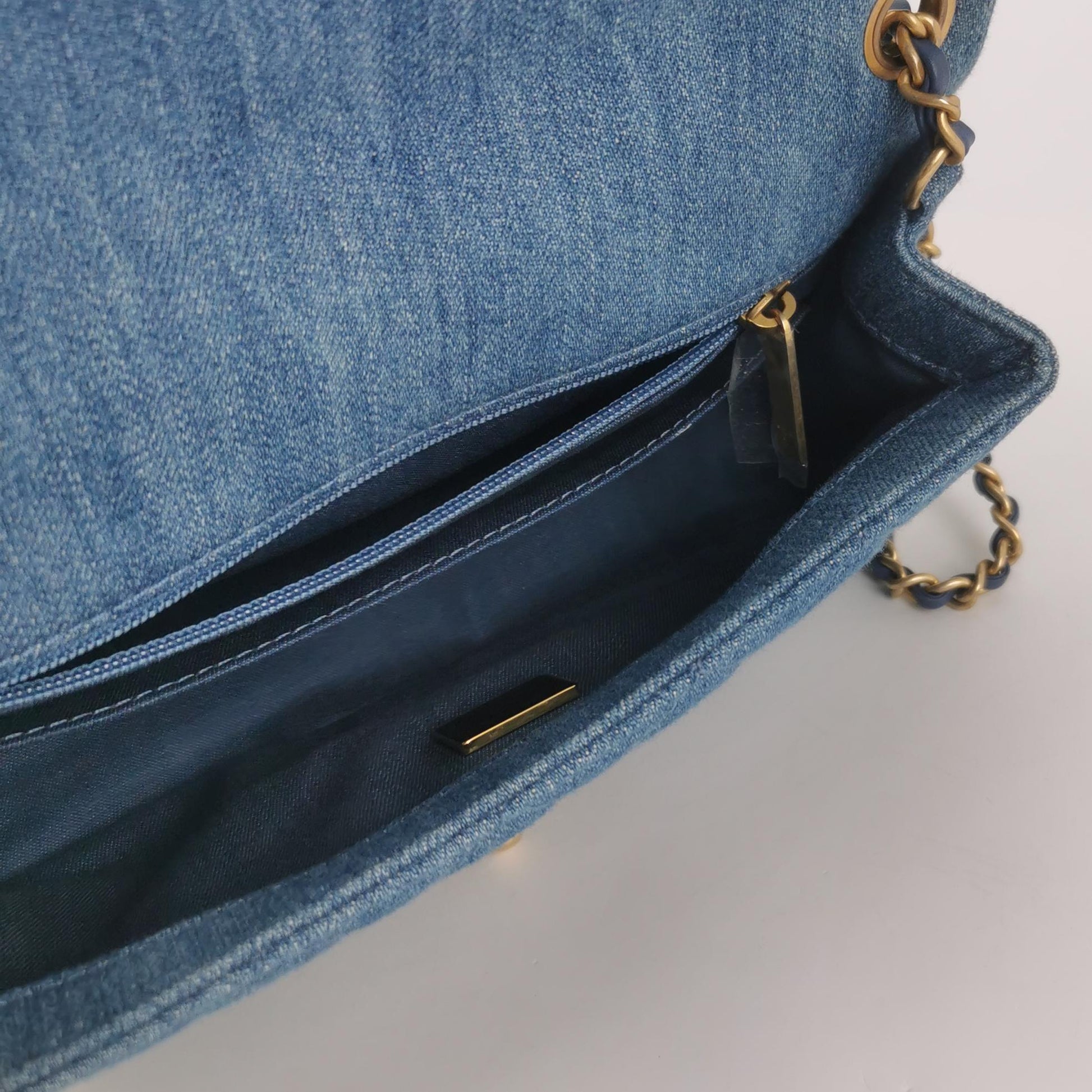 Classic Flap Seasonal limited Edition Mini Denim Denim Gold CC turn-lock