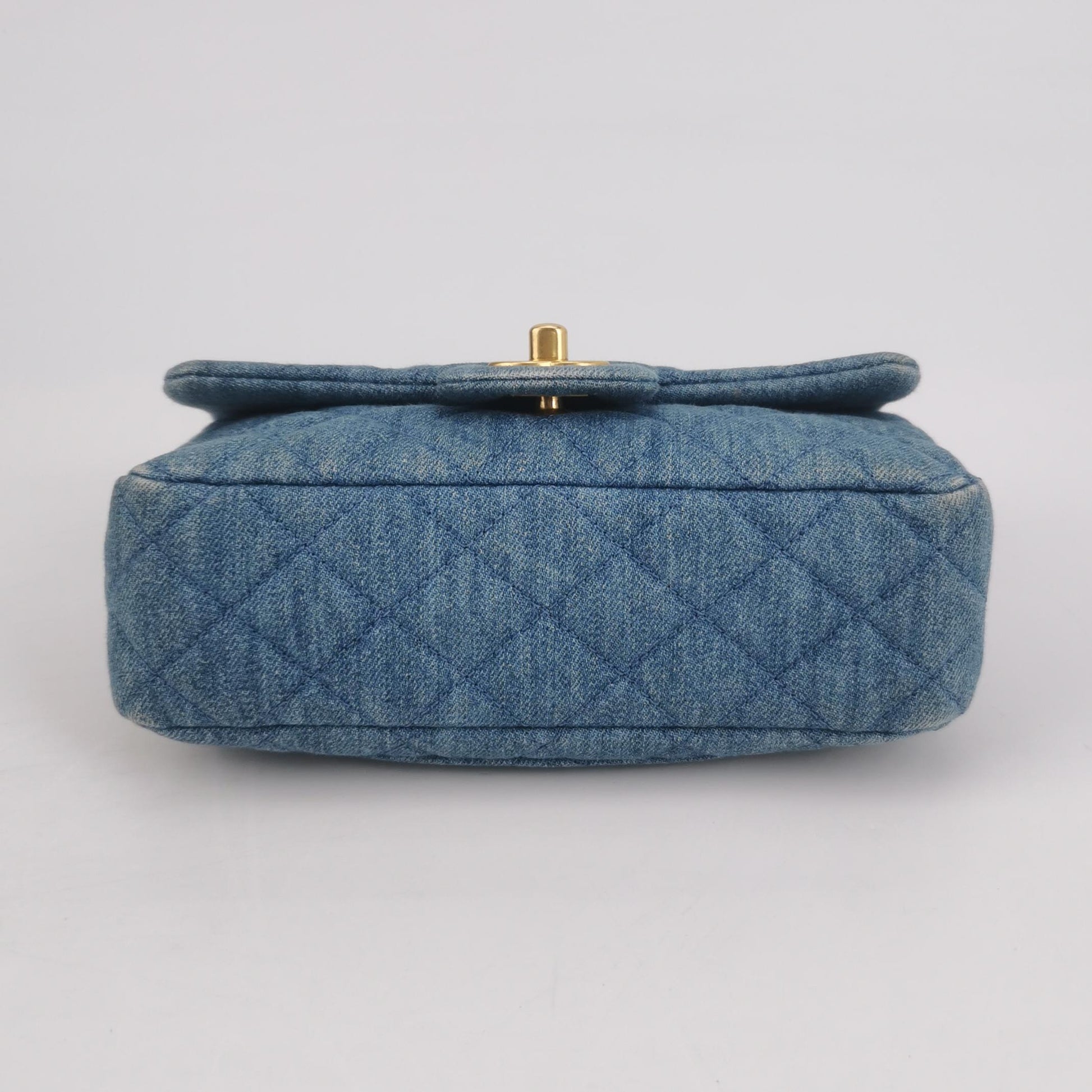 Classic Flap Seasonal limited Edition Mini Denim Denim Gold CC turn-lock