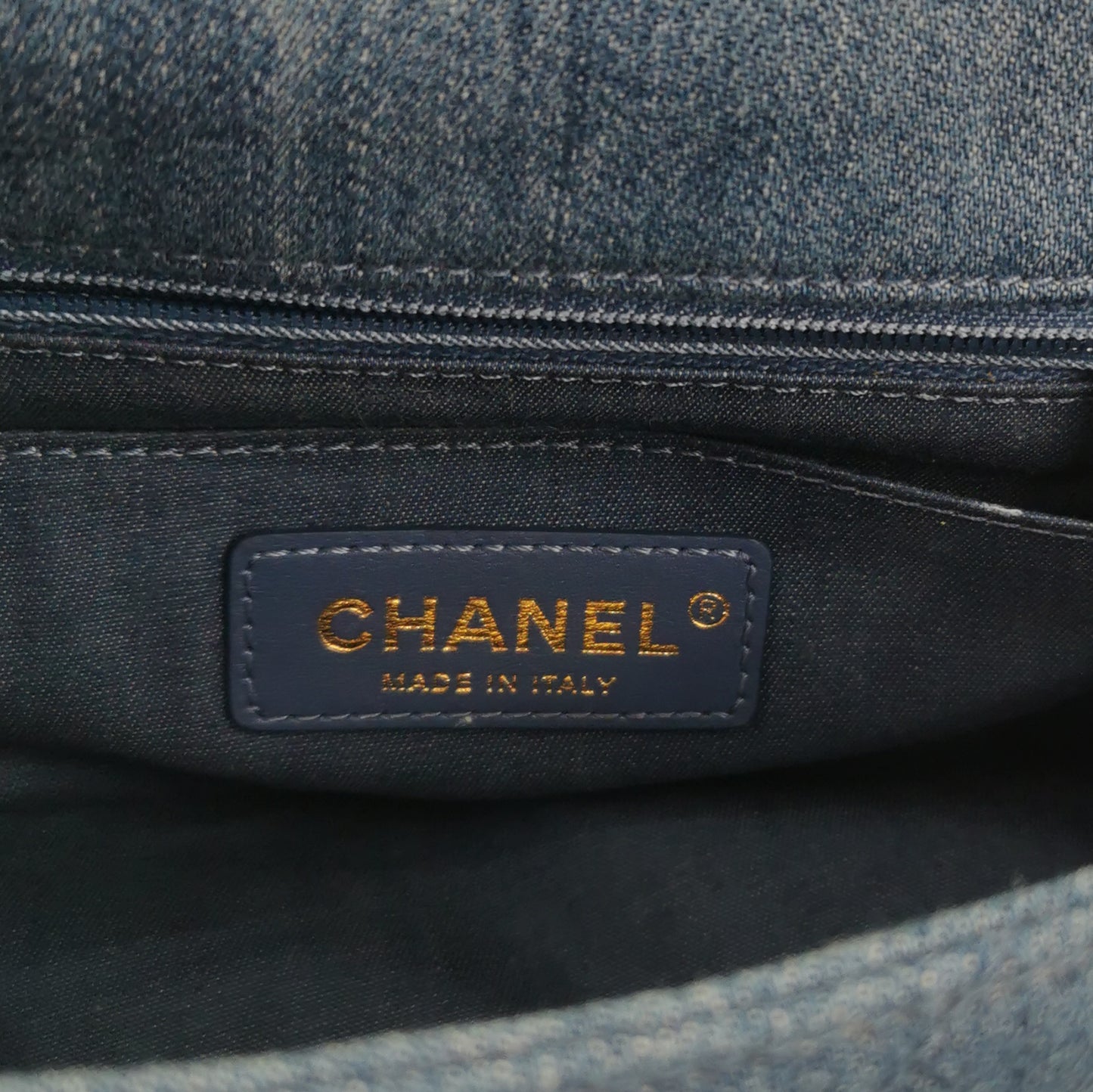 Classic Flap Seasonal limited Edition Mini Denim Denim Gold CC turn-lock
