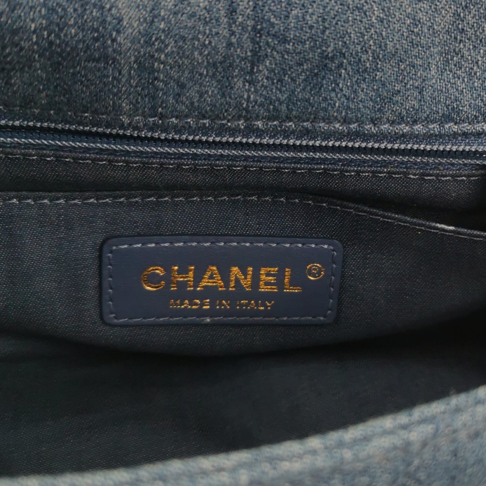 Classic Flap Seasonal limited Edition Mini Denim Denim Gold CC turn-lock