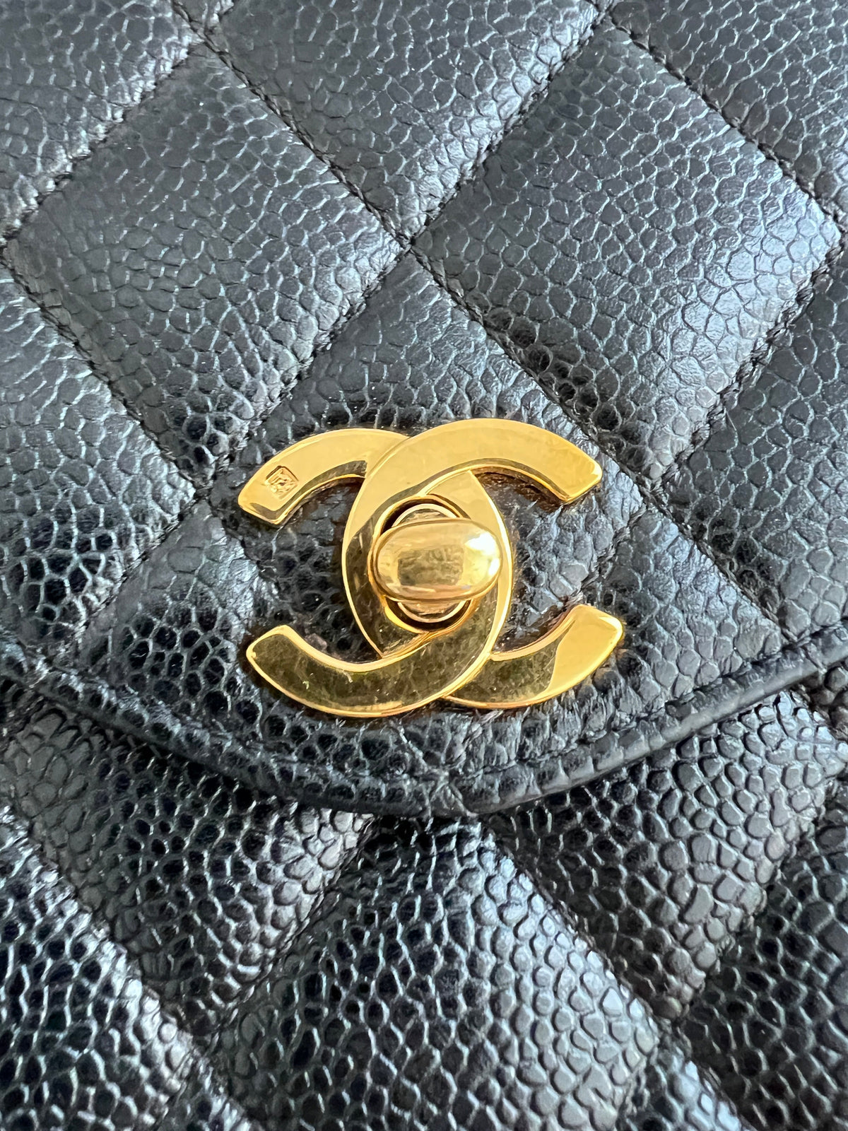 Pre-Owned Chanel Vintage 24K gold black caviar cross body mini square flap bag