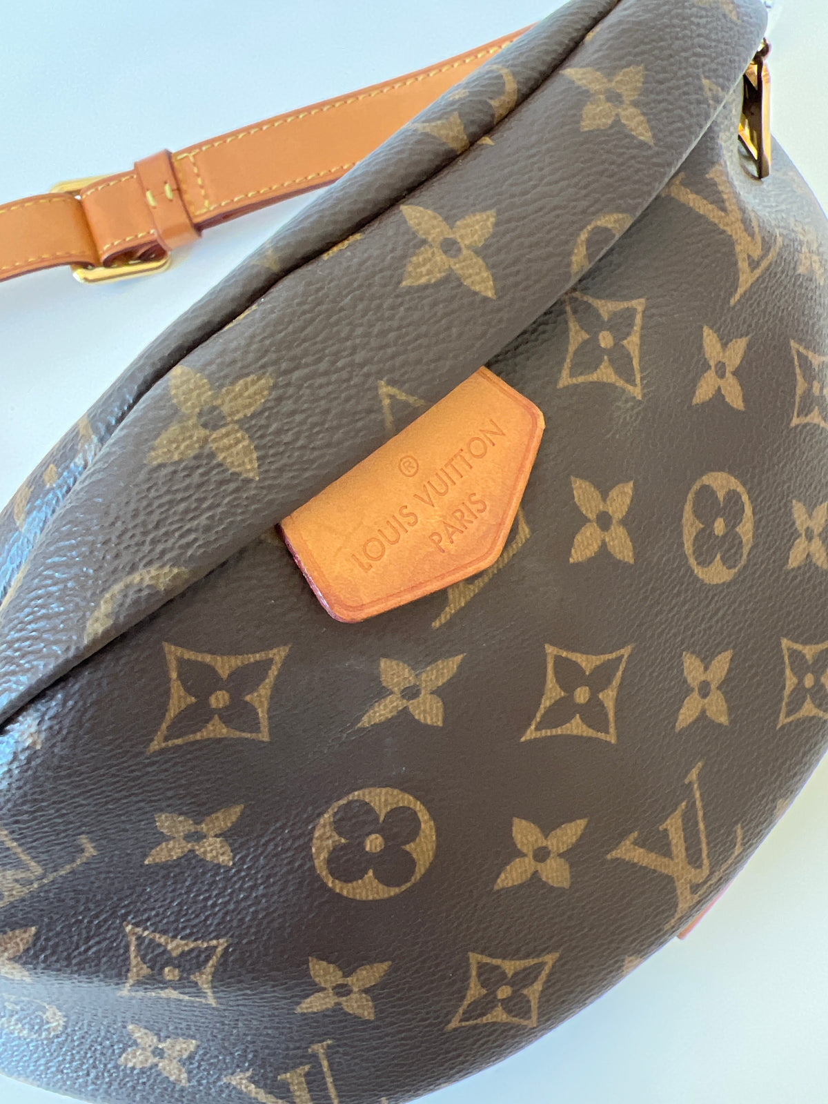 B Louis Vuitton Monogram Bumbag