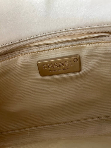 Chanel tweed gold and pearls hardware flap bag