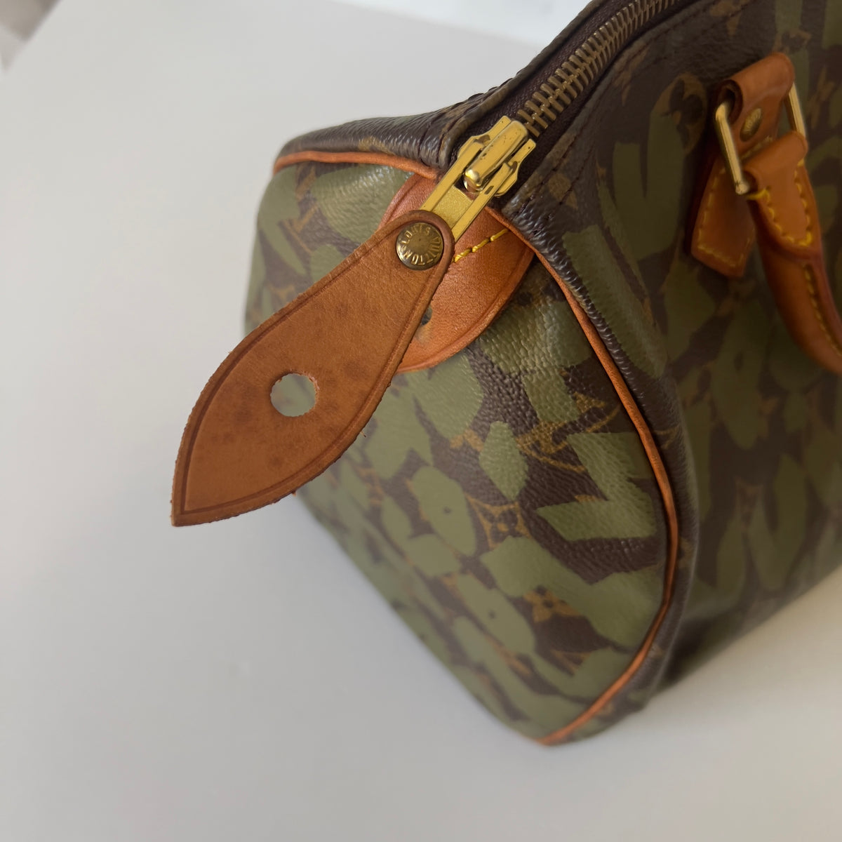 B Louis Vuitton Monogram Graffiti Speedy 30 without locker