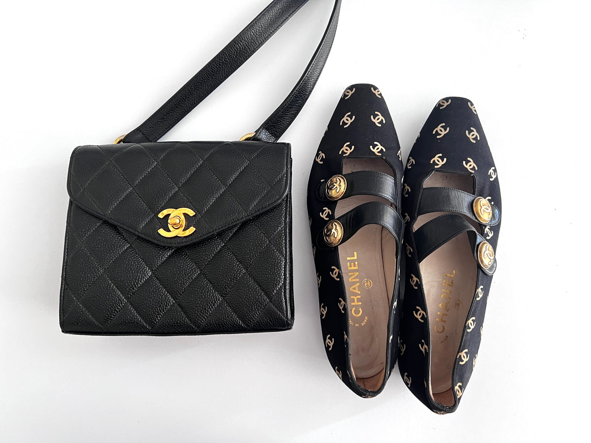 Pre-Owned Chanel Vintage 24K gold black caviar cross body mini square flap bag